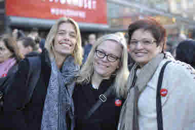 Annika Strandhäll, Britta Leijon och Sineva Ribeiro vid manifestation 8 mars 2014