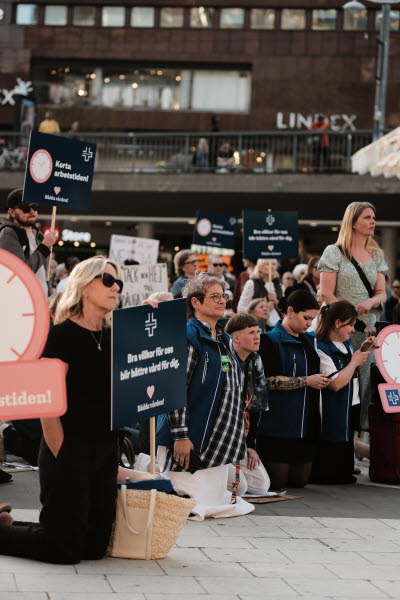 Manifestation 14 maj 2024 på Sergels torg. Rädda vården.
Sineva med flera under talen.