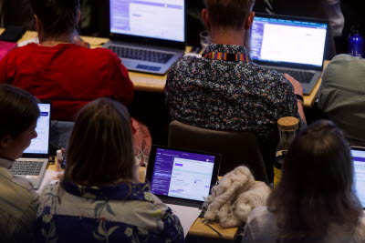Vårdförbundets kongress 2026. kongressalen, Mötesdeltagare med datorer, pc, skärm i skolsittning