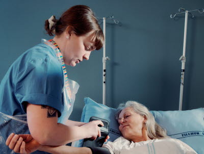 Sjuksköterska, patient, blodtryck.