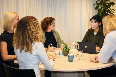 Möte i kontorsmiljö