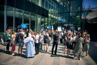 Den 4 juni kl 11 gick vi ut i strejk. Bilder från Karolinska Solna