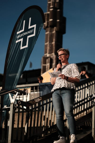 Manifestation 14 maj 2024 på Sergels torg. Rädda vården.
Emma Jonsson ordförande avdelning Stockholm