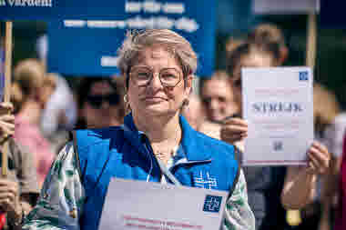 Strejkens start vid kl 11 den 4 juni utanför Karolinska Solna.  Högupplöst