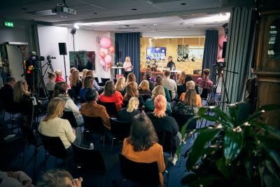 Publik bakifrån under jämställdhetsseminarium. möte, publik