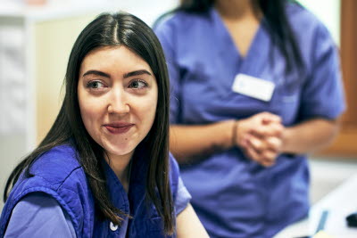 Biomedicinsk analytiker, klinisk fysiologi, leende kvinna, Karolinska sjukhuset i Solna