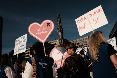 Manifestation 14 maj 2024 på Sergels torg. Rädda vården
