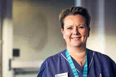 Chef, Kristina Olausson, porträtt, glad. Danderyds sjukhus, november 2021.