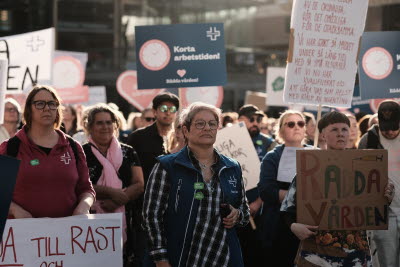 Manifestation 14 maj 2024 på Sergels torg. Rädda vården